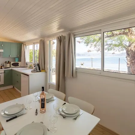 Le Cigalou, Authentique Cabanon De Pecheur En Bord De Avec Sa Terrasse Spacieuse Et Amenagee *