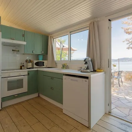 Le Cigalou, Authentique Cabanon De Pecheur En Bord De Avec Sa Terrasse Spacieuse Et Amenagee