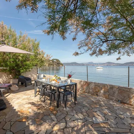 Le Cigalou, Authentique Cabanon De Pecheur En Bord De Avec Sa Terrasse Spacieuse Et Amenagee